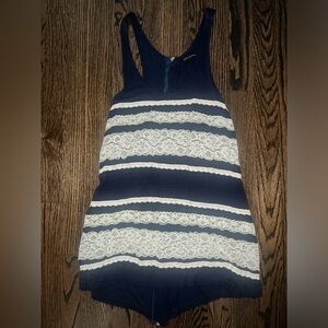 Women’s Love Culture Top (Size Medium)